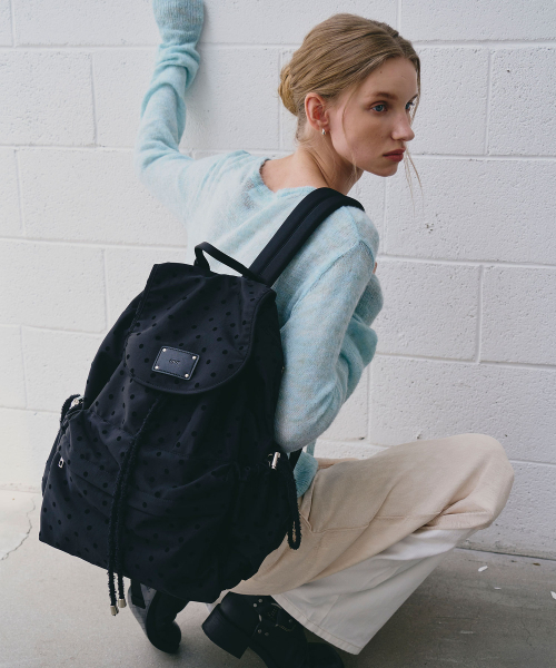 mur（ミュール）の「Fluffy String Backpack (dot black)（バックパック/リュック・レディース・ブラック・FREE）」の6枚目の写真