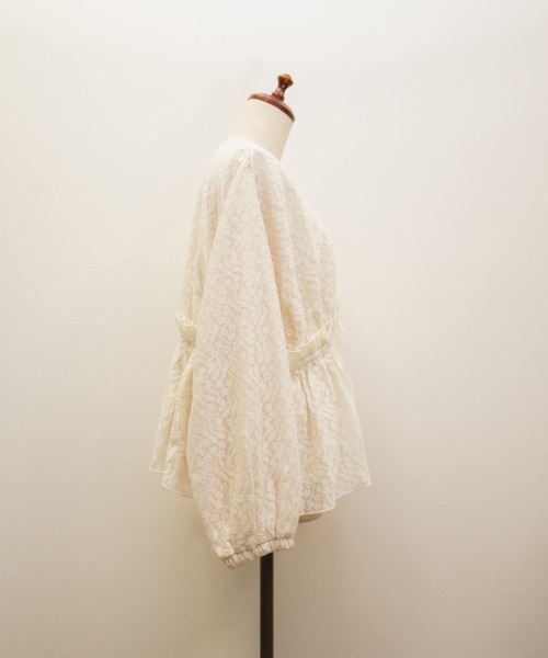 CLETTE(クレット)の「CLETTEオリジナルギャザーデザイン長袖レースブラウス(シャツ/ブラウス・レディース・アイボリー/ブラック・LL/3L/4L)」の17枚目の写真