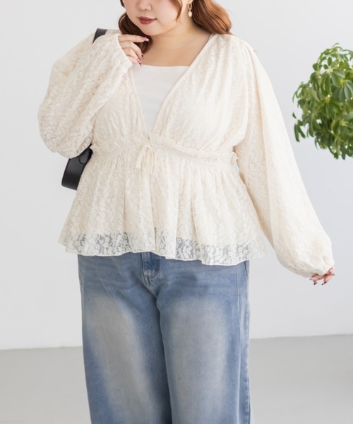 CLETTE(クレット)の「CLETTEオリジナルギャザーデザイン長袖レースブラウス(シャツ/ブラウス・レディース・アイボリー/ブラック・LL/3L/4L)」の3枚目の写真