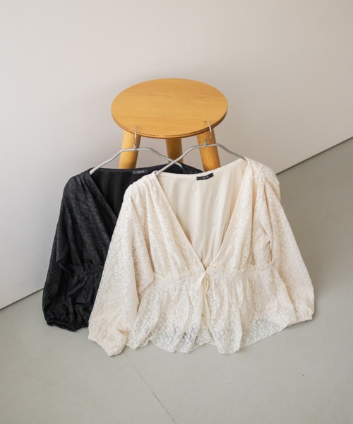 CLETTE(クレット)の「CLETTEオリジナルギャザーデザイン長袖レースブラウス(シャツ/ブラウス・レディース・アイボリー/ブラック・LL/3L/4L)」の9枚目の写真