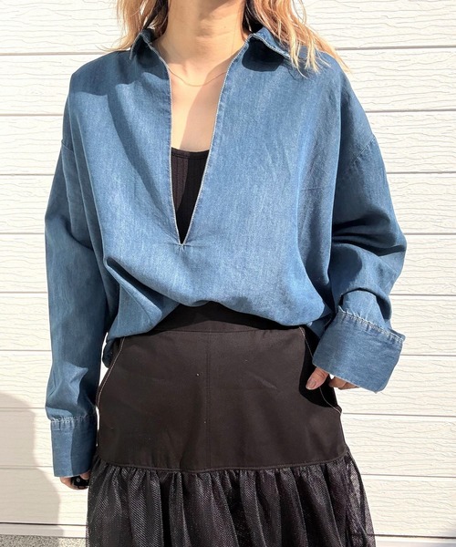 Q(キュー)の「デニムスキッパーシャツ(シャツ/ブラウス・レディース・アイボリー/ブルー・MEDIUM)」の1枚目の写真