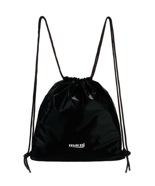 MACNI(マクニ)の「DRAWSTRING GLOSSY BACKPACK BLACK(バックパック/リュック・レディース・その他・FREE)」の2枚目の写真