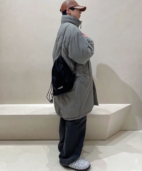MACNI(マクニ)の「DRAWSTRING GLOSSY BACKPACK BLACK(バックパック/リュック・レディース・その他・FREE)」の11枚目の写真