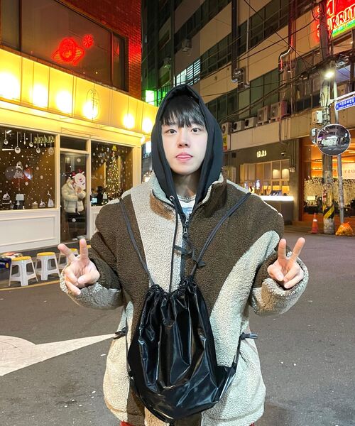 MACNI(マクニ)の「DRAWSTRING GLOSSY BACKPACK BLACK(バックパック/リュック・レディース・その他・FREE)」の16枚目の写真