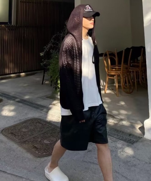 link lot(リンクロット)の「【UNISEX】フィンガーホール付き メッシュニット ジップアップ パーカー(パーカー・メンズ・アイボリー/ブラック・F)」の15枚目の写真