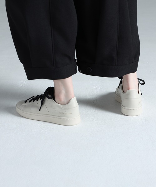 Y-3（ワイスリー）の「Y-3 STAN SMITH（スニーカー・メンズ・ホワイト系その他・26.0cm/26.5cm/27.0cm/27.5cm/28.0cm/28.5cm/25.5cm/24.5cm/24.0cm/23.5cm/23.0cm/22.5cm）」の3枚目の写真
