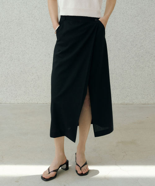 OCTETTE(オテット)の「SUMMER-WOOL CLASSIC WRAP SKIRTS_BLACK(スカート・レディース・ブラック・SMALL/MEDIUM)」の2枚目の写真