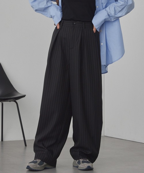 MONO-MART（モノマート）の「【anyway.シリーズ】とろみワイドタックバレル（洗える・速乾）パンツ〈セットアップ対応〉（スラックス・レディース・ダークブラウン/グレー系/グレー/ブラック系/ダークグレー/アイボリー/グレイッシュベージュ/ブラック・L/M/S）」の10枚目の写真