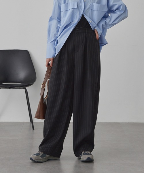 MONO-MART（モノマート）の「【anyway.シリーズ】とろみワイドタックバレル（洗える・速乾）パンツ〈セットアップ対応〉（スラックス・レディース・ダークブラウン/グレー系/グレー/ブラック系/ダークグレー/アイボリー/グレイッシュベージュ/ブラック・L/M/S）」の11枚目の写真