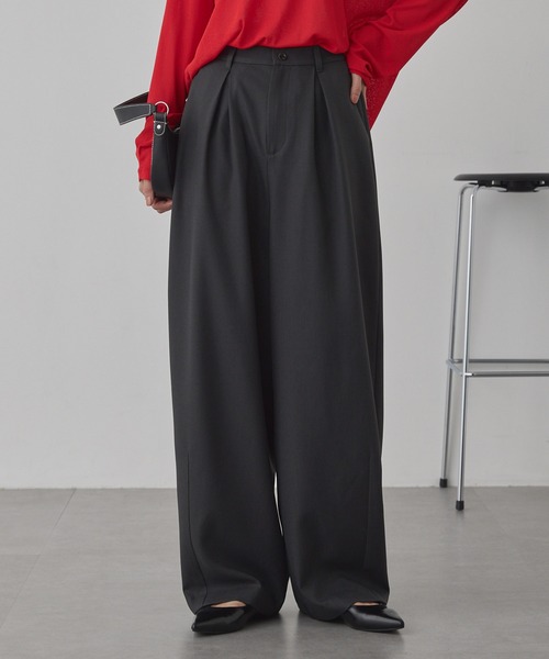 MONO-MART（モノマート）の「【anyway.シリーズ】とろみワイドタックバレル（洗える・速乾）パンツ〈セットアップ対応〉（スラックス・レディース・ダークブラウン/グレー系/グレー/ブラック系/ダークグレー/アイボリー/グレイッシュベージュ/ブラック・L/M/S）」の14枚目の写真