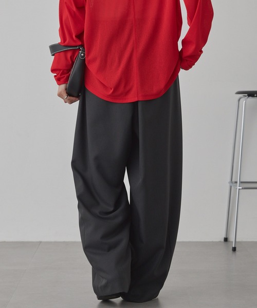 MONO-MART（モノマート）の「【anyway.シリーズ】とろみワイドタックバレル（洗える・速乾）パンツ〈セットアップ対応〉（スラックス・レディース・ダークブラウン/グレー系/グレー/ブラック系/ダークグレー/アイボリー/グレイッシュベージュ/ブラック・L/M/S）」の16枚目の写真