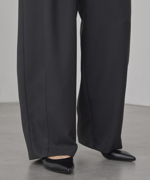 MONO-MART（モノマート）の「【anyway.シリーズ】とろみワイドタックバレル（洗える・速乾）パンツ〈セットアップ対応〉（スラックス・レディース・ダークブラウン/グレー系/グレー/ブラック系/ダークグレー/アイボリー/グレイッシュベージュ/ブラック・L/M/S）」の17枚目の写真