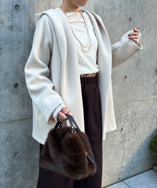 Jena espace merveilleux（ジェナ　エスパスメルヴェイユ）の「【伸縮性抜群◎】ダンボールフードジャケット（その他アウター・レディース・ライトグレー/アイボリー・FREE）」の2枚目の写真