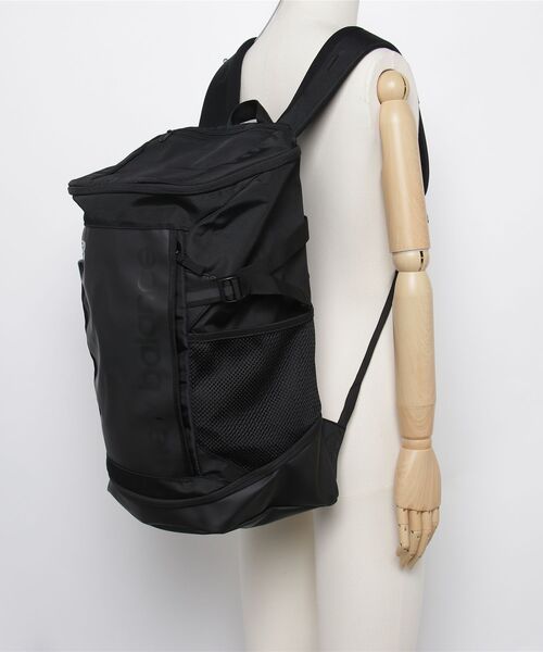 NEW BALANCE(ニューバランス)の「トップローディングバックパック35L(バックパック/リュック・メンズ・ブラック×ゴールド/ブラック×ホワイト/ブラック・ONE SIZE)」の6枚目の写真