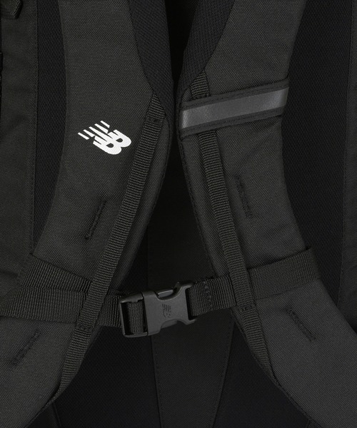 NEW BALANCE(ニューバランス)の「トップローディングバックパック35L(バックパック/リュック・メンズ・ブラック×ゴールド/ブラック×ホワイト/ブラック・ONE SIZE)」の19枚目の写真