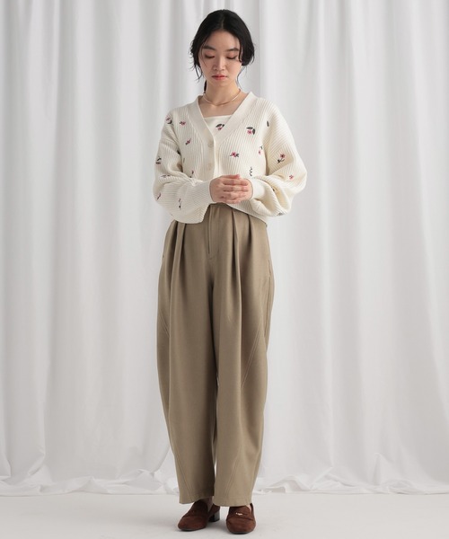 mysty woman(ミスティウーマン)の「カーブワイドパンツ 643312(その他パンツ・レディース・ベージュ/ホワイト系その他/ブラック・FREE)」の4枚目の写真