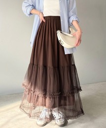 甘すぎない大人のバランス。シンプル合わせでも映える。フリルティアードチュールスカート（ロング）