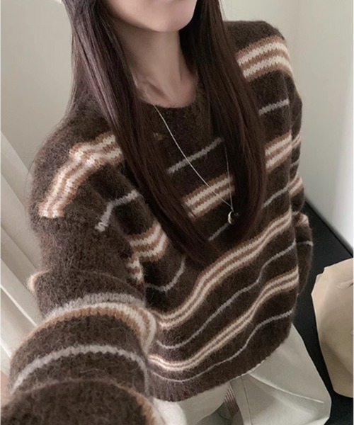 LYEON(リヨン)の「マルチボーダークルーネックオーバーサイズニット(ニット/セーター・レディース・ブラウン/アイボリー・FREE)」の2枚目の写真