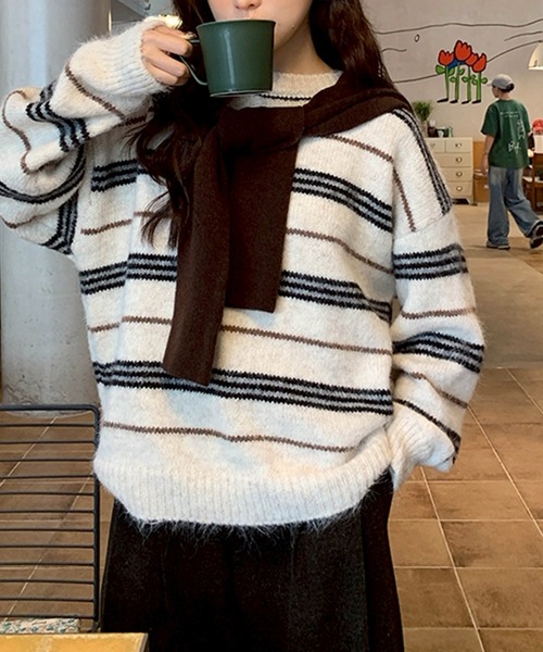 LYEON(リヨン)の「マルチボーダークルーネックオーバーサイズニット(ニット/セーター・レディース・ブラウン/アイボリー・FREE)」の4枚目の写真
