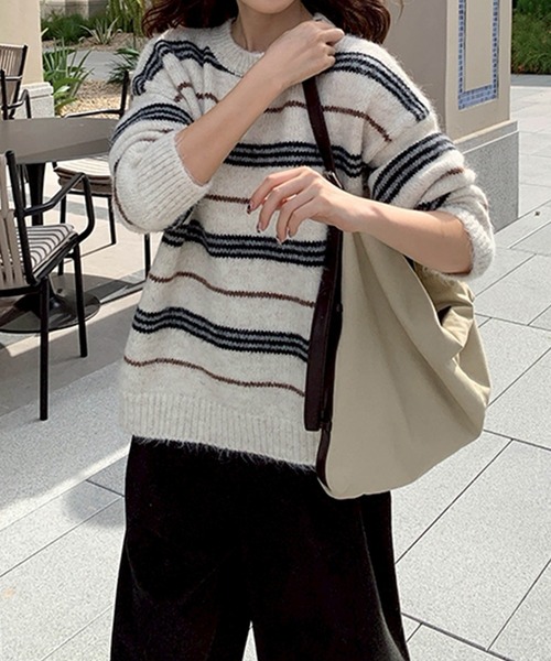 LYEON(リヨン)の「マルチボーダークルーネックオーバーサイズニット(ニット/セーター・レディース・ブラウン/アイボリー・FREE)」の6枚目の写真