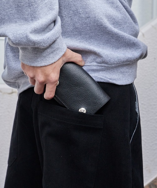 CALEE（キャリー）の「CALEE/キャリー SILVER STAR CONCHO FLAP LEATHER HALF WALLET / スターコンチョ ハーフウォレット 2026年春夏（財布・メンズ・ブラック・FREE）」の13枚目の写真