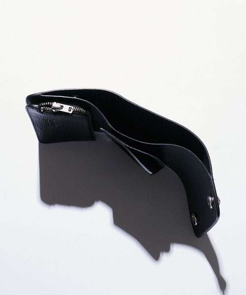 CALEE（キャリー）の「CALEE/キャリー SILVER STAR CONCHO FLAP LEATHER HALF WALLET / スターコンチョ ハーフウォレット 2026年春夏（財布・メンズ・ブラック・FREE）」の5枚目の写真