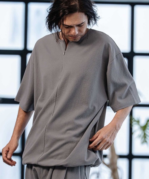 CAMBIO（カンビオ）の「mt10185-Stretch Seersucker Zip Henley Neck Short Sleeve Pullover 半袖プルオーバー(S65226cmb)（Tシャツ/カットソー・メンズ・ブラック/ベージュ/ネイビー/グレー・S/M/L）」の10枚目の写真
