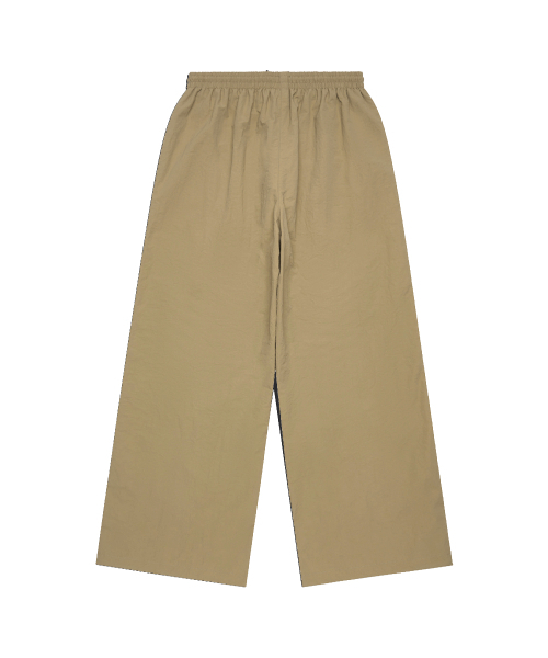 BLACKPURPLE（ブラックパープル）の「ベントルナイロンパンツ Vantor Nylon Pants_Sand Brown（スウェットパンツ・レディース・ブラウン・FREE）」の3枚目の写真