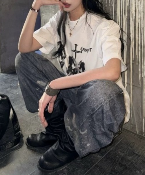 lilful(リルフル)の「【26年春夏新作】ヴィンテージライククロスグラフィックTシャツ(Tシャツ/カットソー・メンズ・ブラック/ホワイト・M/L)」の5枚目の写真