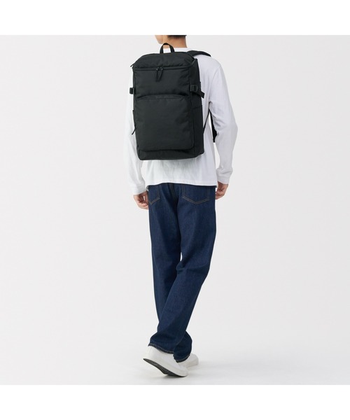 無印良品（ムジルシリョウヒン）の「肩の負担を軽くする　撥水　上から開く　リュックサック（バックパック/リュック・レディース・グレー/ブラック・FREE）」の3枚目の写真