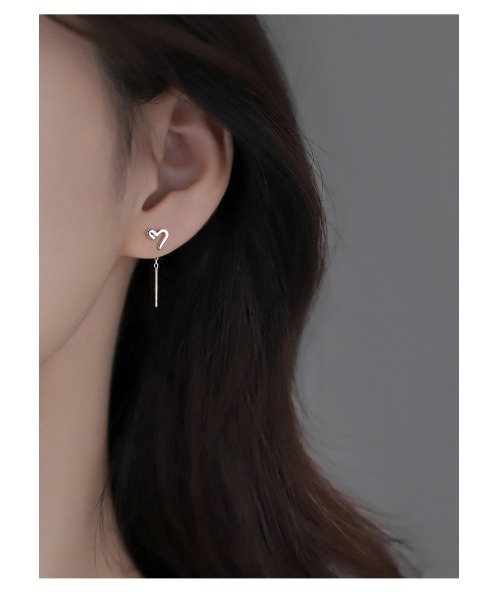 ピアス（両耳用）（シルバー/銀色系・イニシャルモチーフ