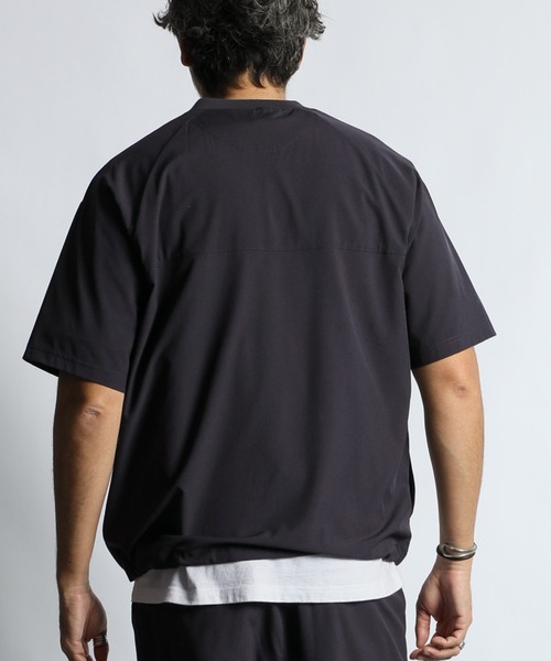 The DUFFER of ST.GEORGE(ザダファーオブセントジョージ)の「〔BLACK LABEL〕4WAY STRETCH S/S TOPS:セットアップ対応 ストレッチ 半袖トップス(Tシャツ/カットソー・メンズ・チャコールグレー/ブラック・MEDIUM/LARGE)」の11枚目の写真