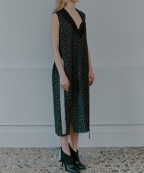 IRENENNE(アイレネ)の「フローラルジャカードショールカラードレス / Floral Jacquard Shawl Collar Dress(ワンピース・レディース・ブラック・36)」の5枚目の写真