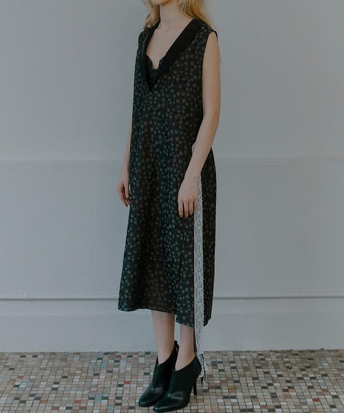 IRENENNE(アイレネ)の「フローラルジャカードショールカラードレス / Floral Jacquard Shawl Collar Dress(ワンピース・レディース・ブラック・36)」の4枚目の写真