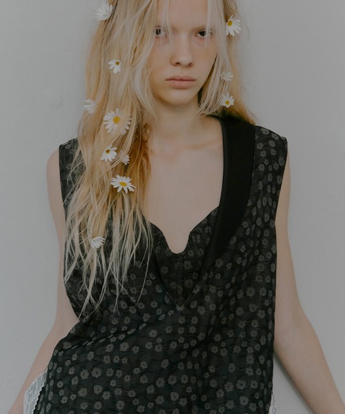 IRENENNE(アイレネ)の「フローラルジャカードショールカラードレス / Floral Jacquard Shawl Collar Dress(ワンピース・レディース・ブラック・36)」の2枚目の写真