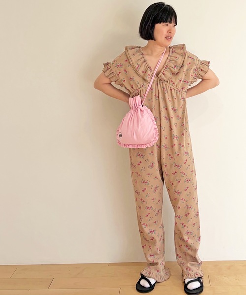 HOLIDAY(ホリデイ)の「RUFFLE POCHETTE (CIRCLE LOGO) ラッフルポシェット (サークルロゴ)(ショルダーバッグ・レディース・ベージュ/レッド/ピンク/ブラック・ONE SIZE)」の11枚目の写真