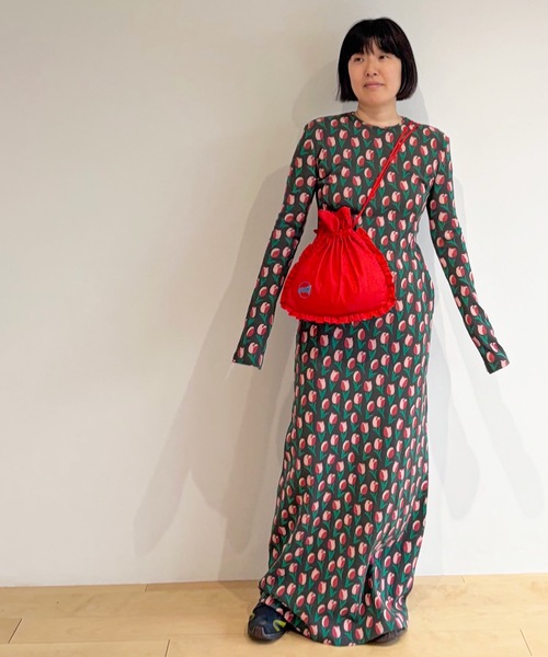 HOLIDAY(ホリデイ)の「RUFFLE POCHETTE (CIRCLE LOGO) ラッフルポシェット (サークルロゴ)(ショルダーバッグ・レディース・ベージュ/レッド/ピンク/ブラック・ONE SIZE)」の12枚目の写真