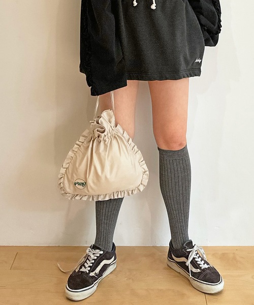 HOLIDAY(ホリデイ)の「RUFFLE POCHETTE (CIRCLE LOGO) ラッフルポシェット (サークルロゴ)(ショルダーバッグ・レディース・ベージュ/レッド/ピンク/ブラック・ONE SIZE)」の14枚目の写真