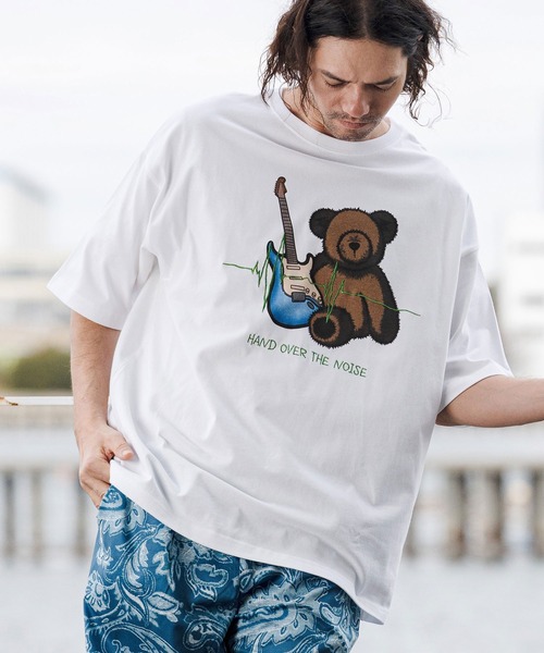CAMBIO(カンビオ)の「mt10272- ビッグシルエットプリント×刺繍T(Rock Bear) Tシャツ(CASD-178)(Tシャツ/カットソー・メンズ・ホワイト×グリーン/ホワイト×レッド/ホワイト×イエロー・XL/L/M/S)」の2枚目の写真