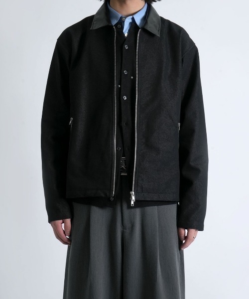 NOIZY(ノイジー)の「double zip collar PUleather short length twill/denim blouson /ダブルジップ エリ PU レザー ショートレングス ツイル/デニムブルゾン 短丈(ブルゾン・メンズ・ブラック/ブラック系その他・LARGE/MEDIUM)」の3枚目の写真