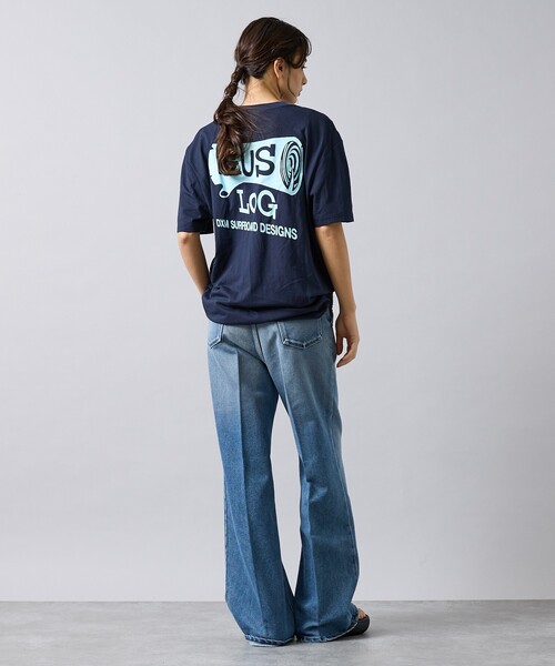 DEUS EX MACHINA(デウスエクスマキナ)の「【Deus Ex Machina / デウスエクスマキナ】 Log Tee / ロゴ Tシャツ / ユニセックス(Tシャツ/カットソー・メンズ・ネイビー/アイボリー・L/M)」の9枚目の写真