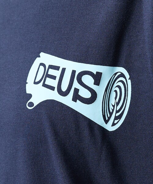 DEUS EX MACHINA(デウスエクスマキナ)の「【Deus Ex Machina / デウスエクスマキナ】 Log Tee / ロゴ Tシャツ / ユニセックス(Tシャツ/カットソー・メンズ・ネイビー/アイボリー・L/M)」の10枚目の写真