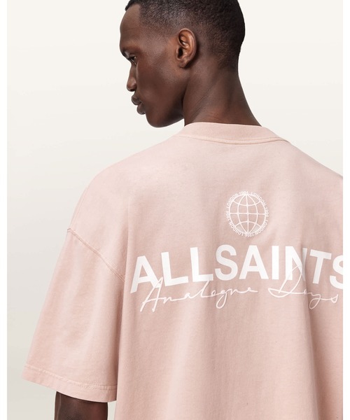 ALLSAINTS(オールセインツ)の「EMBLEM SHORT SLEEVE COTTON T-SHIRT | EMBLEM 半袖 コットン Tシャツ(Tシャツ/カットソー・メンズ・ピンク系その他・S/M/L/XS)」の2枚目の写真