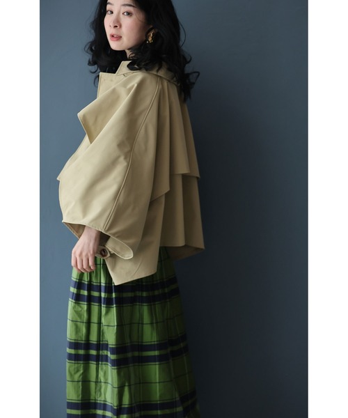 cawaii(カワイイ)の「ゆるやかなカーブシルエットのモモンガショートトレンチコート(トレンチコート・レディース・ネイビー/ベージュ・FREE)」の3枚目の写真