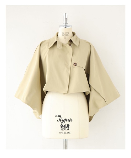 cawaii(カワイイ)の「ゆるやかなカーブシルエットのモモンガショートトレンチコート(トレンチコート・レディース・ネイビー/ベージュ・FREE)」の5枚目の写真