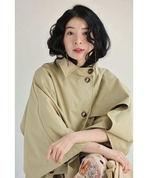 cawaii(カワイイ)の「ゆるやかなカーブシルエットのモモンガショートトレンチコート(トレンチコート・レディース・ネイビー/ベージュ・FREE)」の12枚目の写真