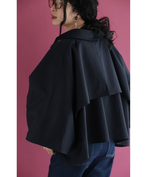 cawaii(カワイイ)の「ゆるやかなカーブシルエットのモモンガショートトレンチコート(トレンチコート・レディース・ネイビー/ベージュ・FREE)」の7枚目の写真