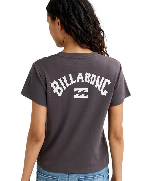 BILLABONG(ビラボン)の「BILLABONG/ビラボン レディース 半袖 Tシャツ ARCH LOGO BABY FIT TEE BG013225(Tシャツ/カットソー・レディース・スミクロ/ピンク/ブルー/オフホワイト・L/M)」の3枚目の写真