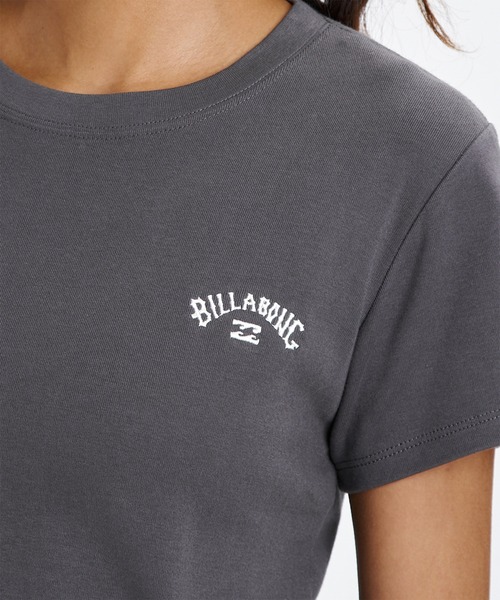 BILLABONG(ビラボン)の「BILLABONG/ビラボン レディース 半袖 Tシャツ ARCH LOGO BABY FIT TEE BG013225(Tシャツ/カットソー・レディース・スミクロ/ピンク/ブルー/オフホワイト・L/M)」の9枚目の写真