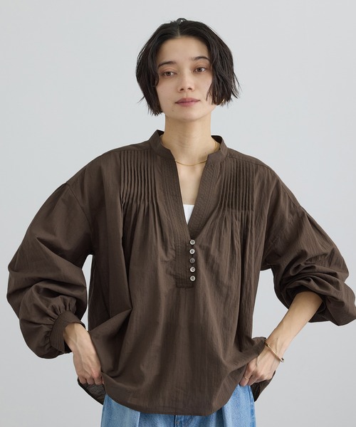 SALON adam et rope'(サロン アダム エ ロペ)の「コットンボイルピンタックブラウス(シャツ/ブラウス・レディース・ブラウン/ホワイト・FREE)」の1枚目の写真